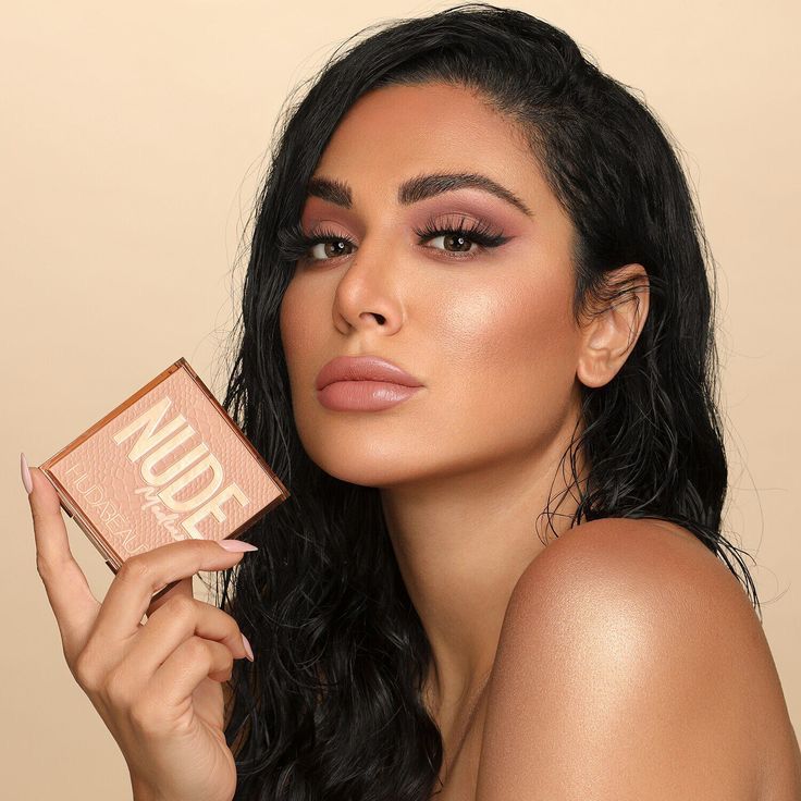 Huda Beauty Nude Medium Mini Eyeshadow Palette